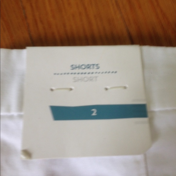 White Size 2 Old Navy Shorts - Picture 3 of 8